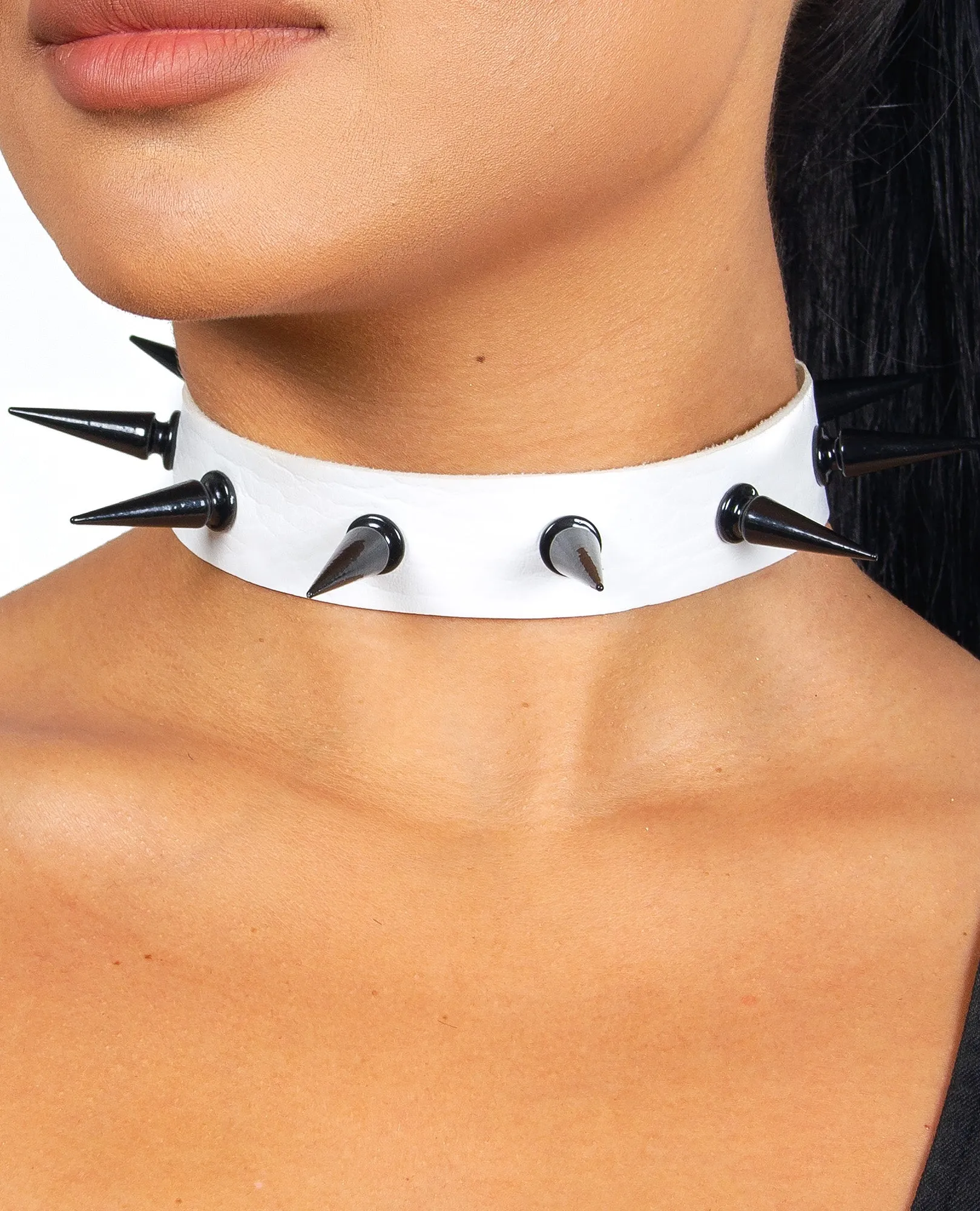 BLACK STUD COLLAR